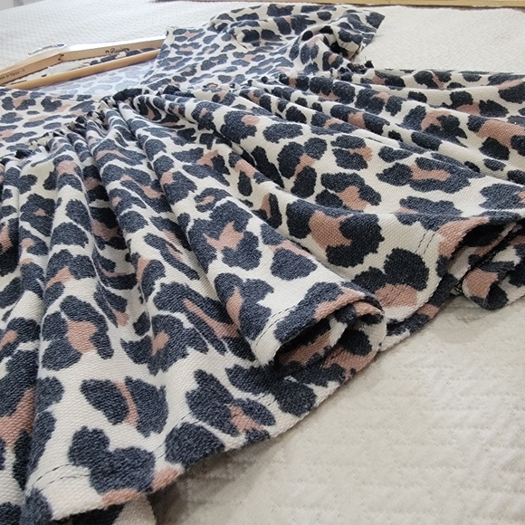 Ee:Some Leopard Print V-Neck Women's Top Size Small Empire Waist Gathered Ruffle - Picture 5 of 12